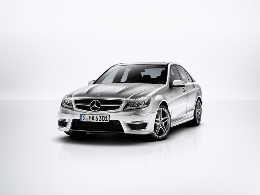  Mercedes-Benz C63 AMG 2012 года  (фото 22 из 40)
